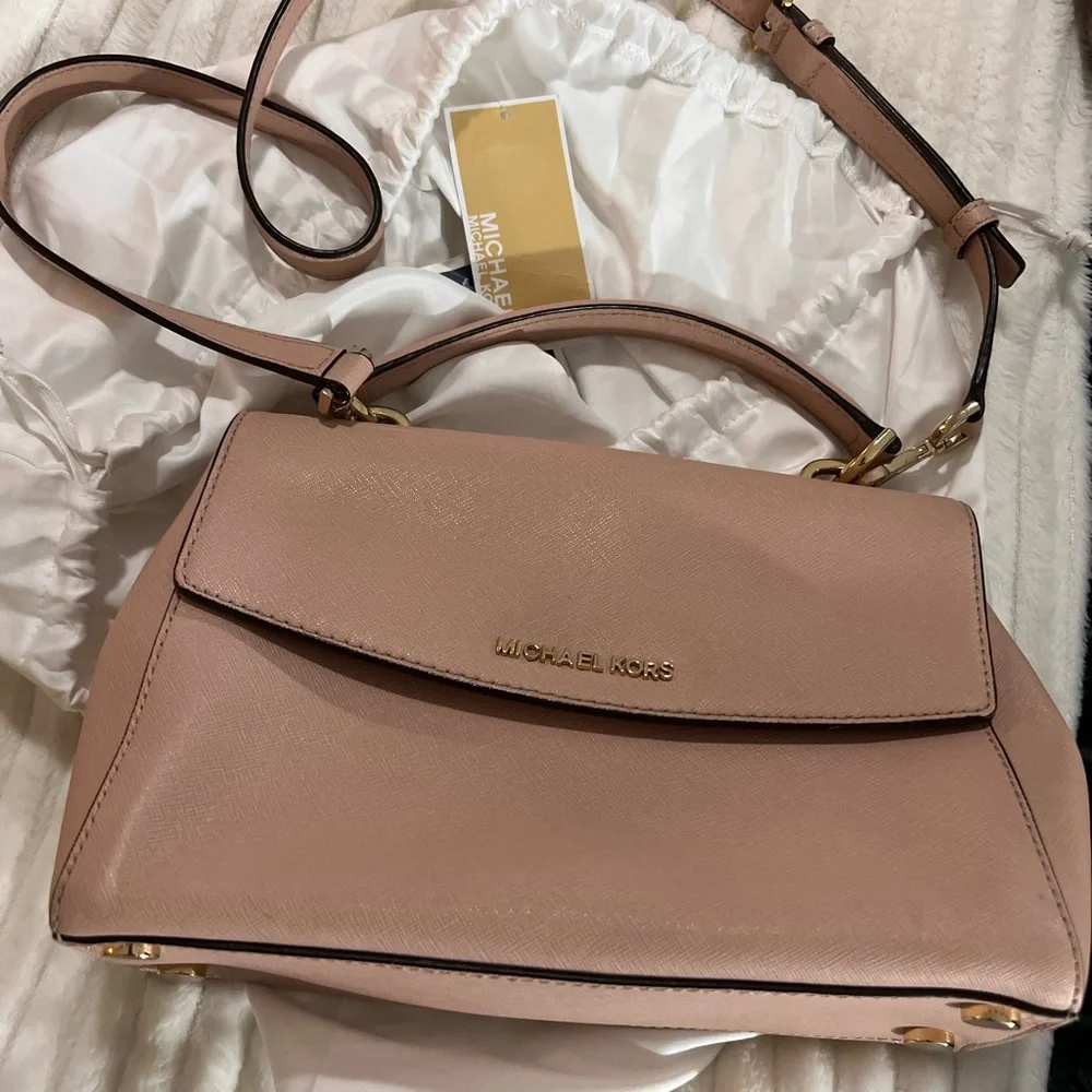 Pink Michael Kors purse - Picture 1 of 8